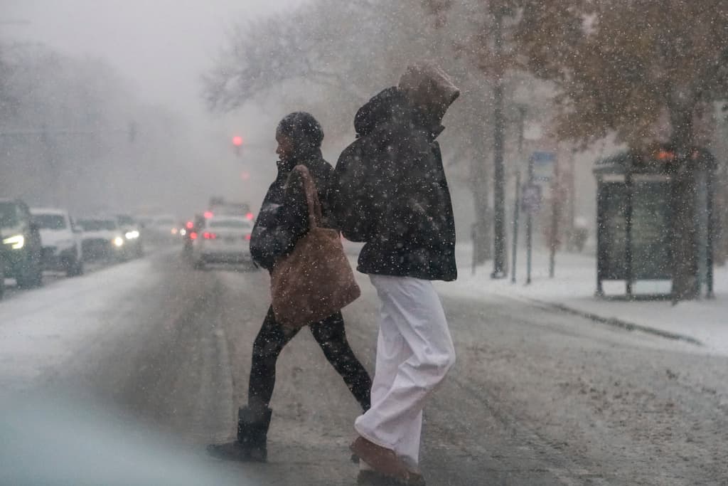 Semana de Acción de Gracias comienza con mal tiempo en las dos costas: qué zonas recibirán más lluvias y nieve