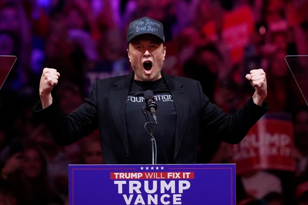 Elon Musk, uno de los oradores del mitin de Trump en el Madison Square Garden, no tiene tiempo para acudir a una audiencia en la que aparece como demandado. (AP Photo/Evan Vucci, File)