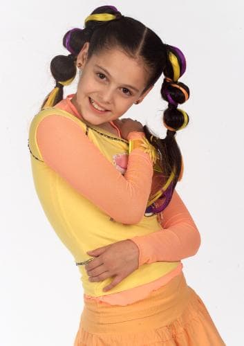Allisson Lozz hizo su debut como actriz en 
<b><a href="https://www.univision.com/programas/super-momentos-de-novela/como-lucen-ahora-los-ninos-de-alegrijes-y-rebujos-fotos#fbff58340002" target="_blank">'Alebrijes y rebujos'</a></b>, bajo la producción de Rosy Ocampo, en donde interpretó a Allison Rebolledo. Un año después obtuvo su primer papel estelar en 
<b><a href="https://www.univision.com/networks/galavision/las-aventuras-de-mision-sos-llegan-a-galavision" target="_blank">Misión S.O.S.</a></b> junto a 
<b><a href="http://www.univision.com/temas/diego-boneta">Diego Boneta.</a></b>