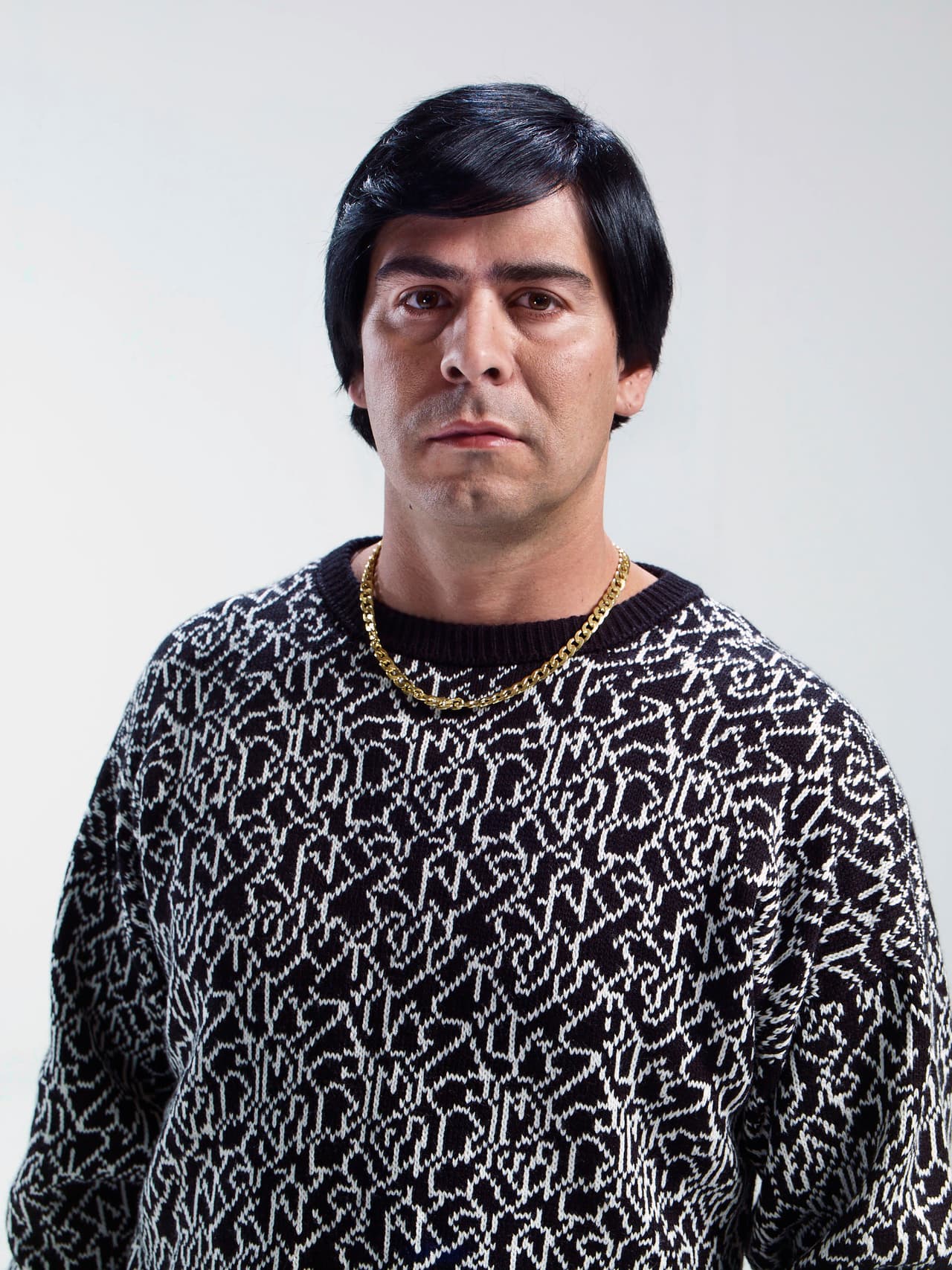 <b><a href="http://www.univision.com/series/el-chapo/hernan-romo-es-benjamin-avendano-en-el-chapo">Hernán Romo interpreta a 'Benjamín Avendaño'</a></b>, uno de los principales enemigos de 
<a href="http://www.univision.com/temas/marco-de-la-o">Joaquín Guzmán Loera</a>.