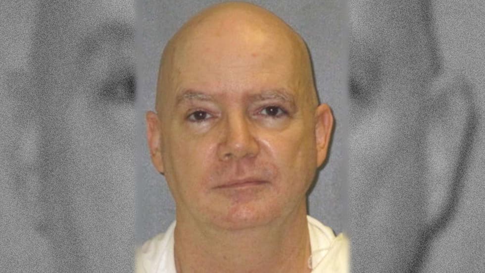 <b>Anthony Shore:</b> de 55 años de edad, fue ejecutado el jueves 18 de enero de 2018 en Huntsville, Texas. 
<b><a href="https://www.univision.com/houston/kxln/noticias/pena-de-muerte/otorgan-90-dias-de-gracia-al-asesino-del-torniquete-minutos-antes-de-que-fuese-ejecutado-video">Shore</a></b> había estado en el corredor de la muerte desde 2004, tras haber sido sentenciado por el asesinato de cuatro jovencitas en el área de Houston, tres de ellas hispanas. Fue el primer reo en ser ejecutado en Texas este año.
<br>
<br>
<b>Últimas palabras: </b>"Me gustaría tomar un momento para decir 'lo siento'. No hay palabras que sean suficientes para deshacer lo que hice. A la familia de las víctimas, quisiera poder devolver el tiempo (pero) no lo puedo hacer. Dios los bendiga a todos, voy a morir con mi conciencia limpia. Estoy en paz. No hubo otras (víctimas). Quiero desearle feliz cumpleaños a Barbara Carrol, hoy es su día. Me gustaría agradecer de manera especial a aquellos que me han ayudado… ellos saben quiénes son. Dios bendiga a todos y hasta que nos volvamos a ver. Guardia, estoy listo".