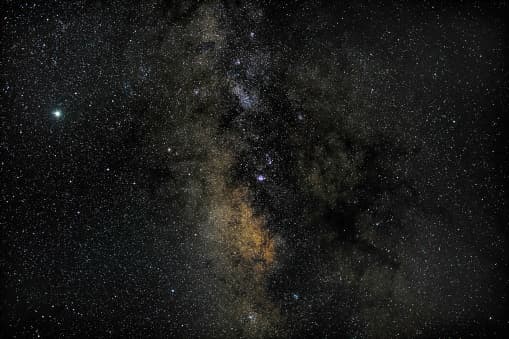 <b>Enchanted Rock:</b>
<br>
<br>El Parque Estatal Enchanted Rock fue nombrado recientemente Parque Internacional Dark Sky en reconocimiento a su impresionante calidad de observación de estrellas.