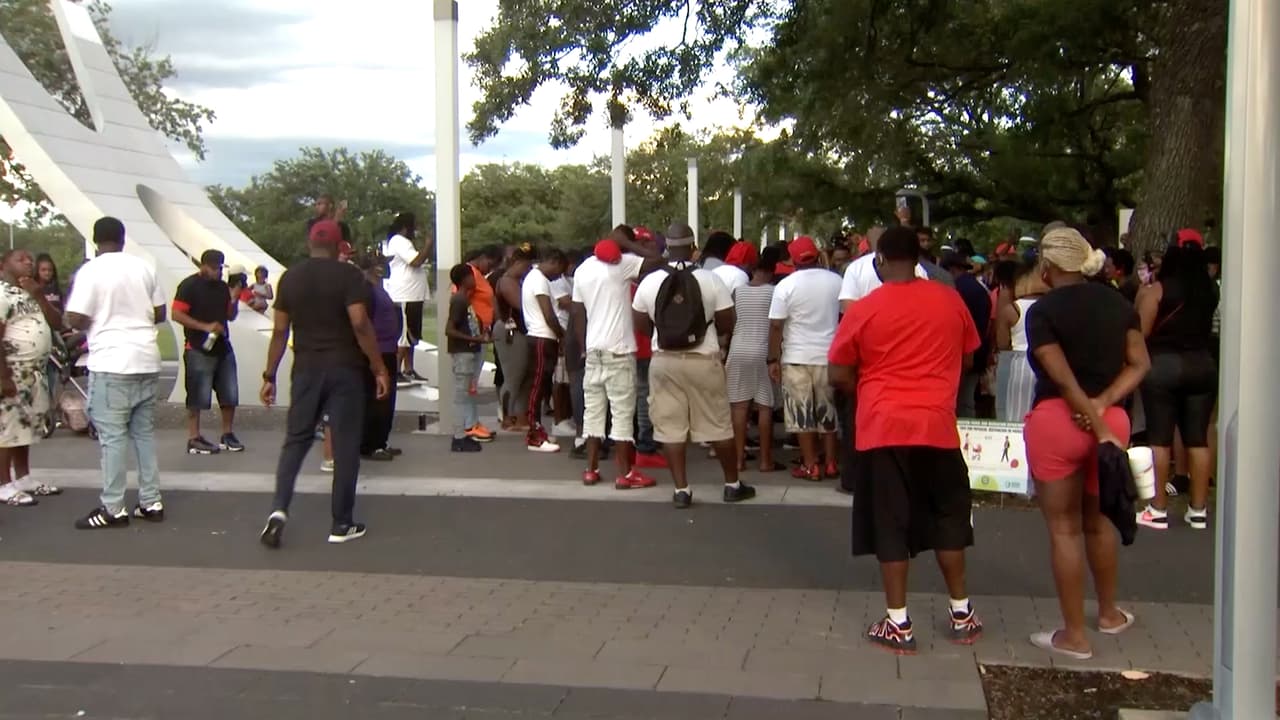 En Houston, miembros de la comunidad se dieron cita el martes 26 de mayo para manifestarse por la muerte de hombre.