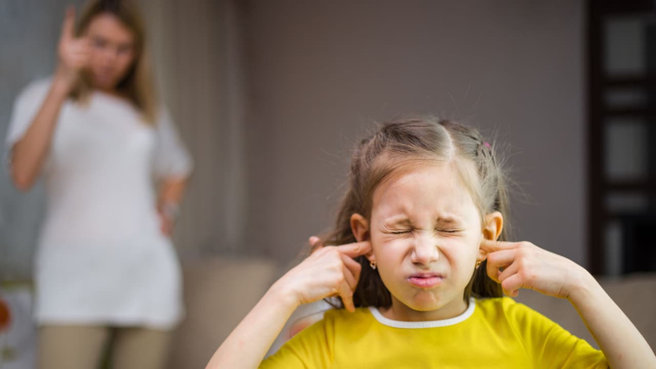 Cosas que jamás deberías decirle a tu hija sobre su aspecto físico
