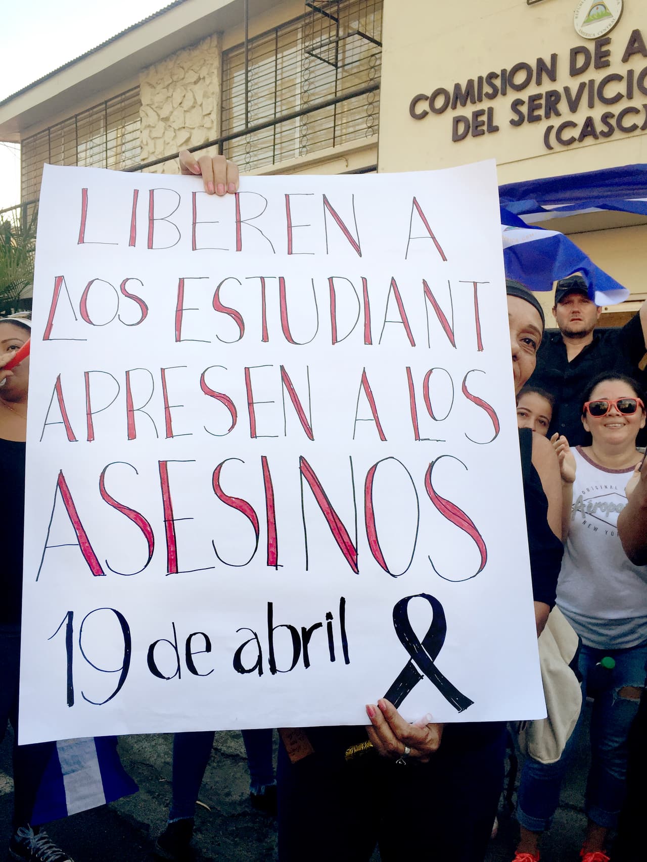 Pero aunque la represión paró, las listas que llevan los grupos de derechos humanos siguen sumando muertos. Hasta el momento el Centro Nicaragüense de Derechos Humanos ha confirmado 38, aunque aún hay decenas de casos por confirmar, por lo que la cifra podría aumentar considerablemente.