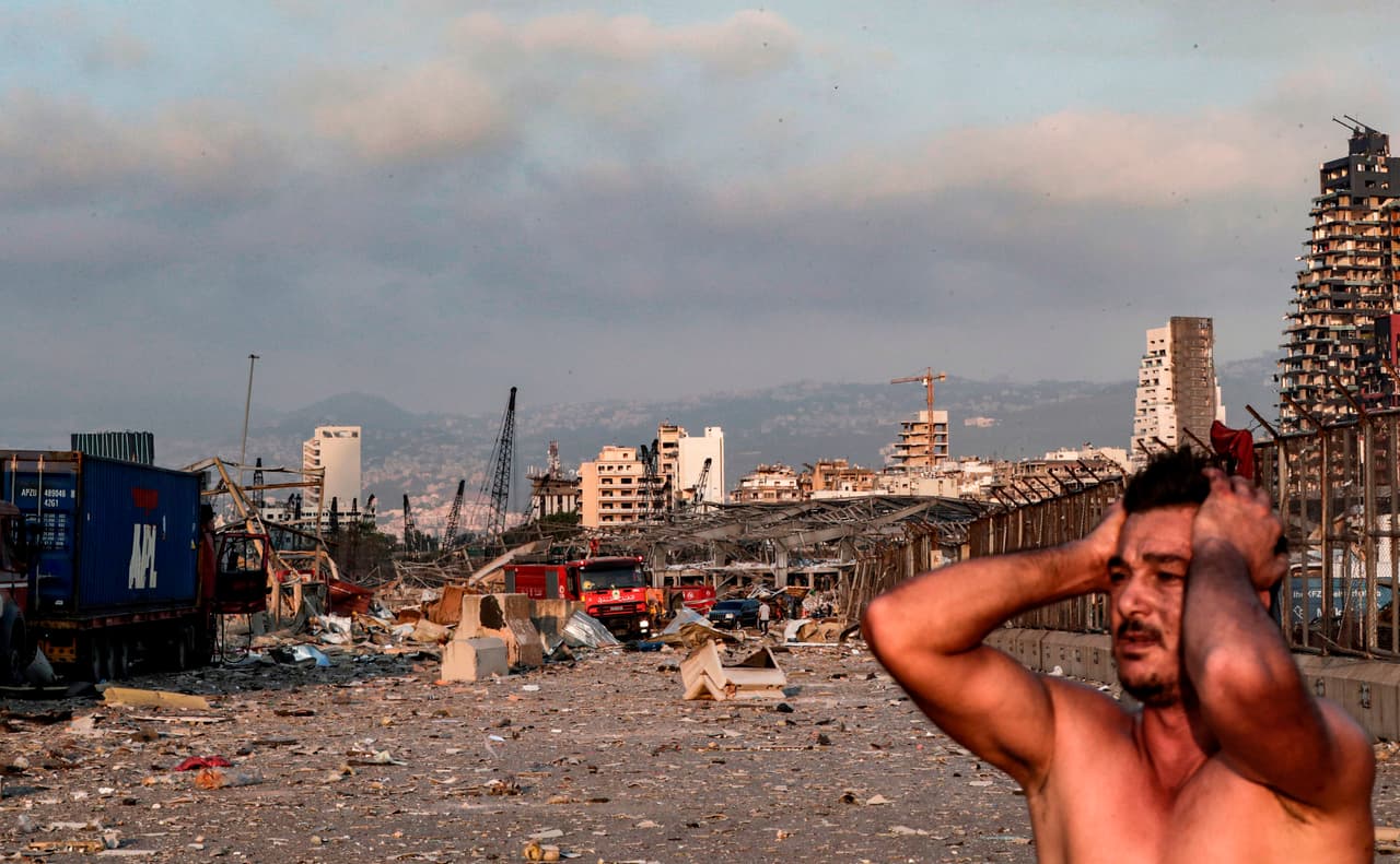 Un fotógrafo de The Associated Press cerca del puerto de Beirut vio personas heridas en el suelo y destrucción generalizada en el centro de la ciudad muy cerca del puerto.