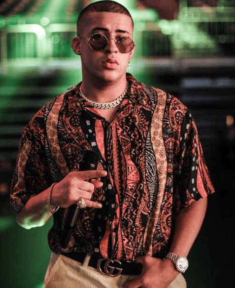 "El nombre de 'Bad Bunny' viene de una foto mía de chiquito, trataron de vacilar, de hacer un chiste de mí en las redes en Twitter con una foto mía vestido de conejo”, mencionó Benito luego de abrir una cuenta en Twitter como Bad Bunny.