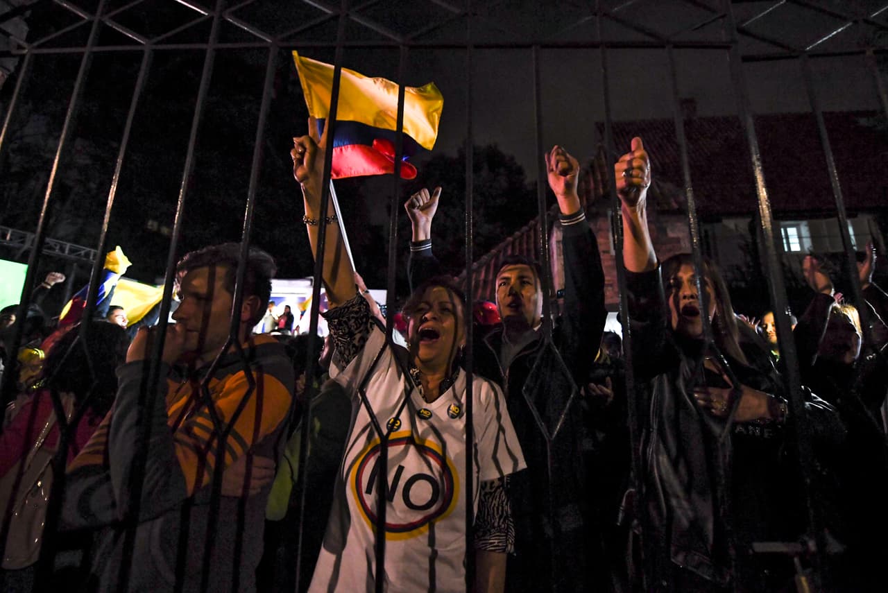 Los partidarios del 'no' salieron a la calle para celebrar el triunfo en las urnas, que contradijo el éxito del 'sí' que los sondeos habían anticipado de forma reiterada durante meses.