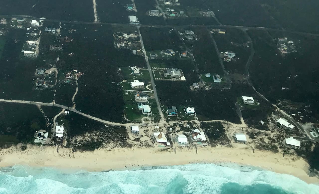 Funcionarios de las Naciones Unidas indicaron que se necesitarán alimentos para más de 60.000 personas en las islas, mientras que la Cruz Roja señaló que unos 62.000 residentes requerirán agua potable.