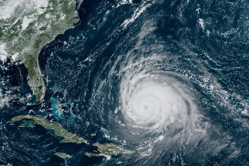 Alerta en Maine y otras zonas del norte de EEUU mientras el poderoso huracán Lee avanza hacia las costas de Nueva Inglaterra