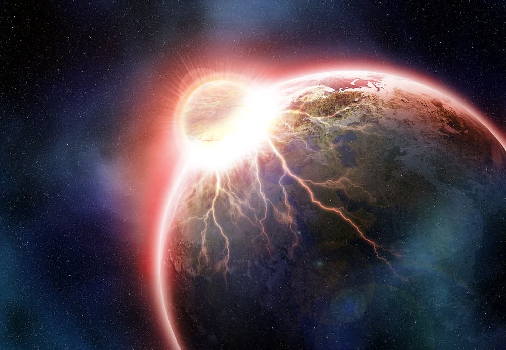 El 2017 inició nuevamente con una teoría sobre el fin del mundo. El estadounidense David Meade presentó un libro en el que asegura que el planeta Nibiru, del cual mucho se ha hablado pero no hay evidencia de su existencia, se estrellaría contra la Tierra en el mes de septiembre - y luego lo aplazó a octubre.
<br>
<br>
<a href="http://www.univision.com/entretenimiento/predicciones-horoscopos/el-engano-aparente-de-nibiru-y-el-fin-del-mundo-fotos">El fraude del planeta Nibiru</a>