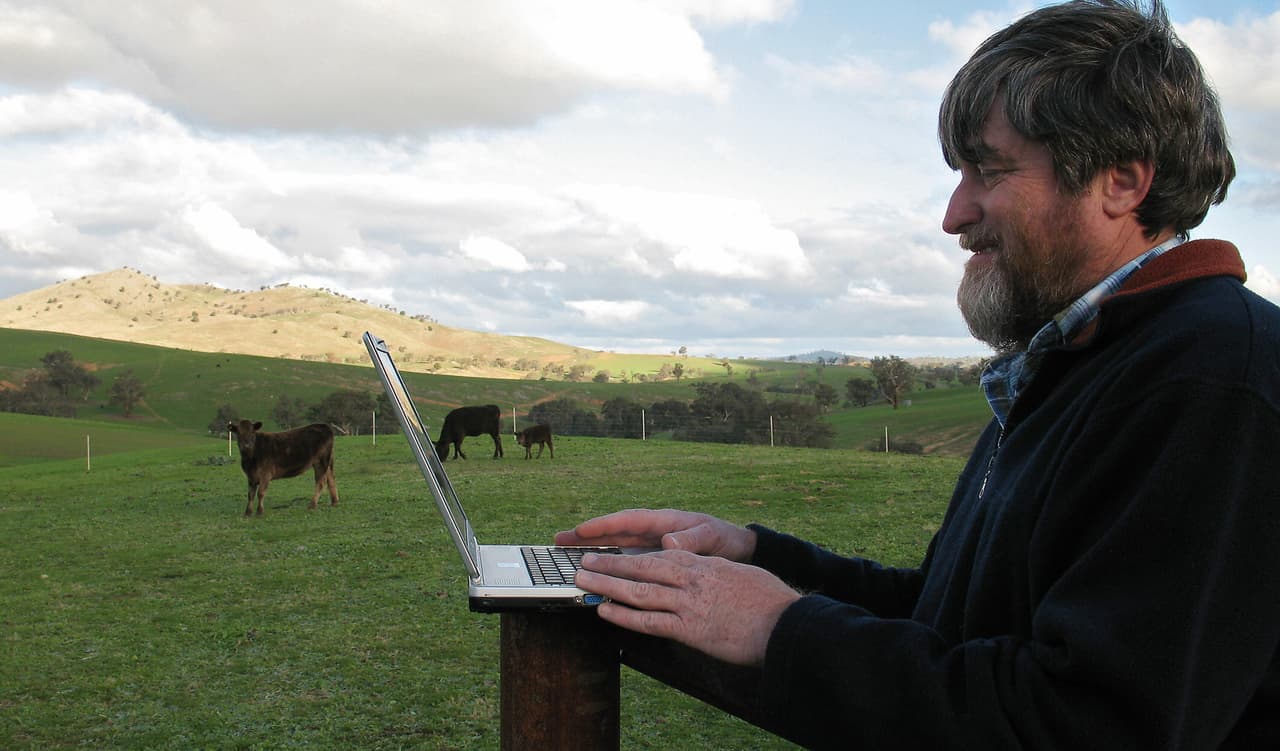 <h2 class="cms-H2-H2">5. Australia</h2>
<br>
<br>💻 
<b>Puntuación según el índice del informe: </b>17.8
<br>
<br>💻 
<b>Mayor objetivo cibernético: </b>Defensa.
<br>
<br>💻 
<b>Menor objetivo cibernético: </b>Financiero.
<br>
<br>💻
<b> Porcentaje de la población que usa Internet: </b>89.6%
<br>
<br>💻 
<b>Población (2021): </b>25.7 millones.
<br>