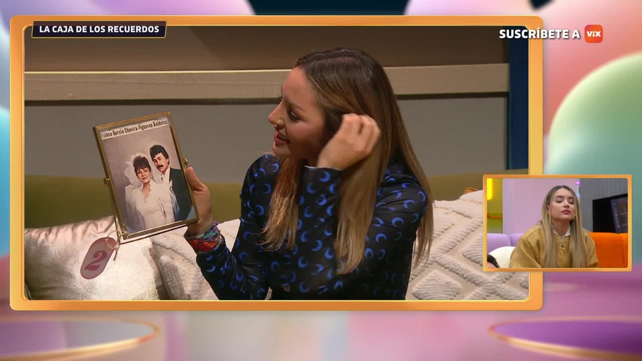 Gema se conmueve al ver la foto de la boda de sus padres