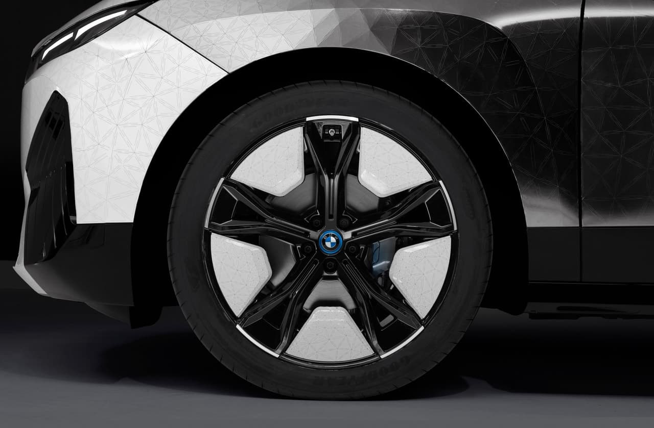 BMW iX Flow Concept