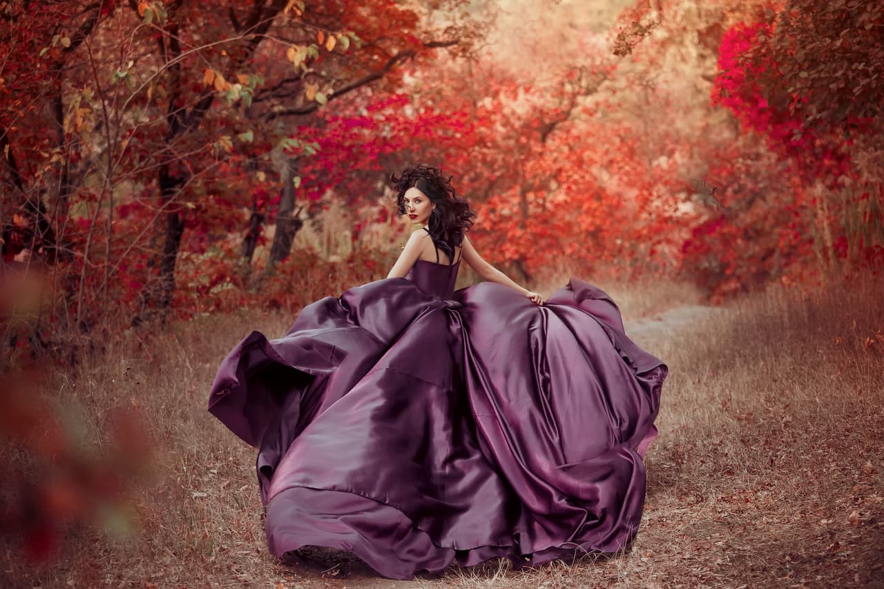 <b>SAGITARIO</b>
<br>
<b>Tu color para la primavera:</b> Púrpura o amatista
<br>La primavera y el nuevo año zodiacal llegan con invitaciones, salidas, vacaciones y sorpresas que te colocarán en un avión o en un yate, en una situación nueva y divertida. El modo prevaleciente en este ciclo es la recreación, la liberación del estrés que has sufrido en días pasados.