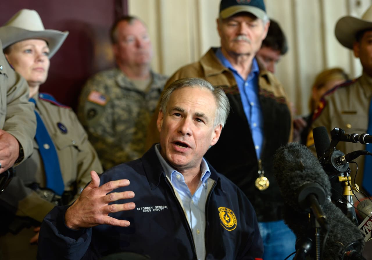 Greg Abbott, gobernador de Texas, pidió a los residentes prepararse para el fin de semana y no se descartan cortes eléctricos aunque aclaró que este año están mejor preparados que en el 2021.