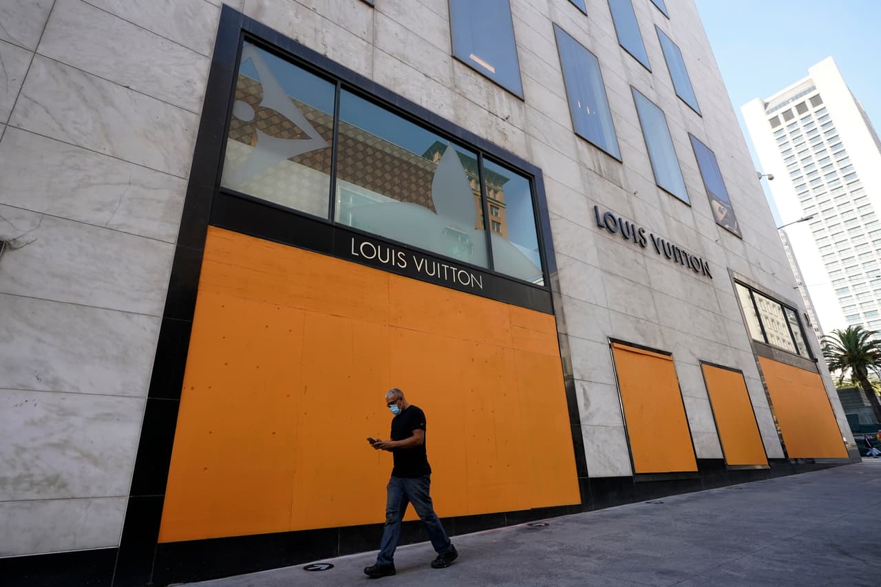 Las principales zonas comerciales de 
<a href="https://www.univision.com/temas/san-francisco" target="_blank">San Francisco</a> se transformaron de la noche a la mañana a horas de que se lleve a cabo una de las 
<a href="https://www.univision.com/local/san-francisco-kdtv/elecciones-estados-unidos-2020" target="_blank">jornadas electorales</a> más importantes en la historia de Estados Unidos.