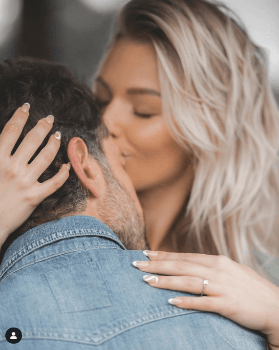 Además, se reveló que supuestamente 
<a href="https://www.univision.com/famosos/irina-baeva-gabriel-soto-anillo-compromiso-devolucion">Soto le pidió a Baeva que le regresara el anillo de compromiso</a> que le dio hace dos años, a lo cual ella se “ha negado”.