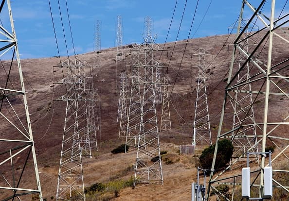 <b>“Esta será la más duradera e intensa ola de calor registrada en lo que va de año”</b>, dijo a 
<i>CNN</i>, Alexis Clouser, del Servicio Nacional del Clima.
<br>Un mensaje similar al que dio el gobernador Gavin Newsom durante una conferencia de prensa en la que exhortó a la población a protegerse y a ahorrar energía. “Anticipamos que este calor extremo tendrá una duración como la que no hemos experimentado en algún tiempo”. La 
<b>capacidad de importar electricidad estará limitada</b> esta vez pues otros estados vecinos también estarán afectados por las temperaturas opresivas.