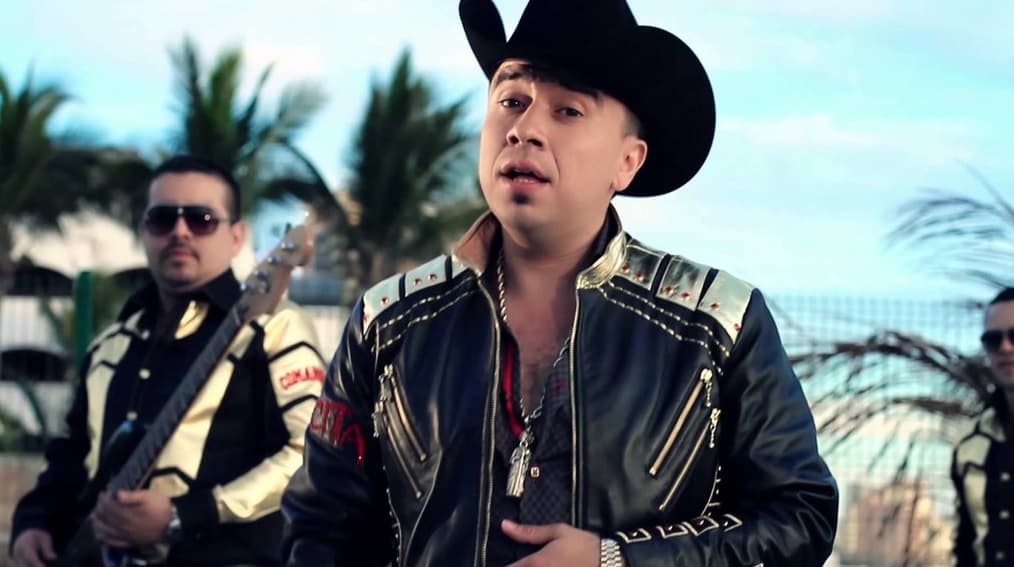 Miles de fanáticos en las redes sociales dejaron su pésame. El periódico El Universal reportó que el cantante fue ejecutado por seis hombres.
