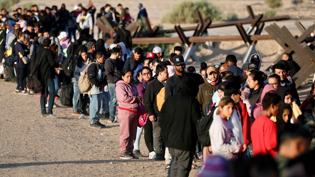 Organizaciones proinmigrantes demandan nueva política de asilo de Biden