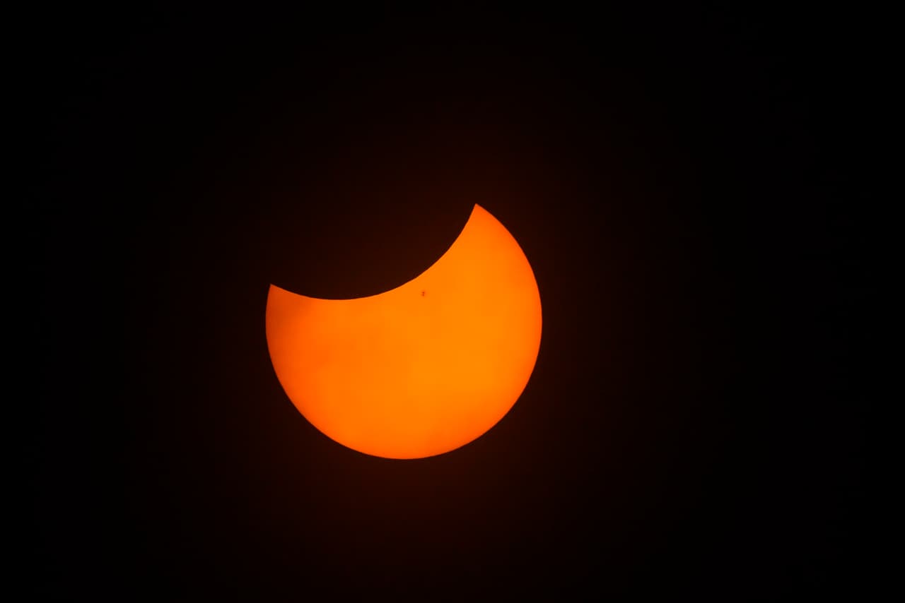 Esta era 
<b>la vista del eclipse en la etapa de parcialidad</b> captado desde Arlington, Texas.