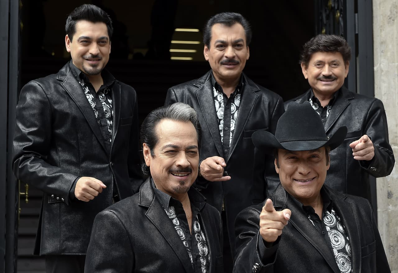 La banda norteña Los Tigres del Norte manifestó públicamente su apoyo a la candidata Hillary Clinton.