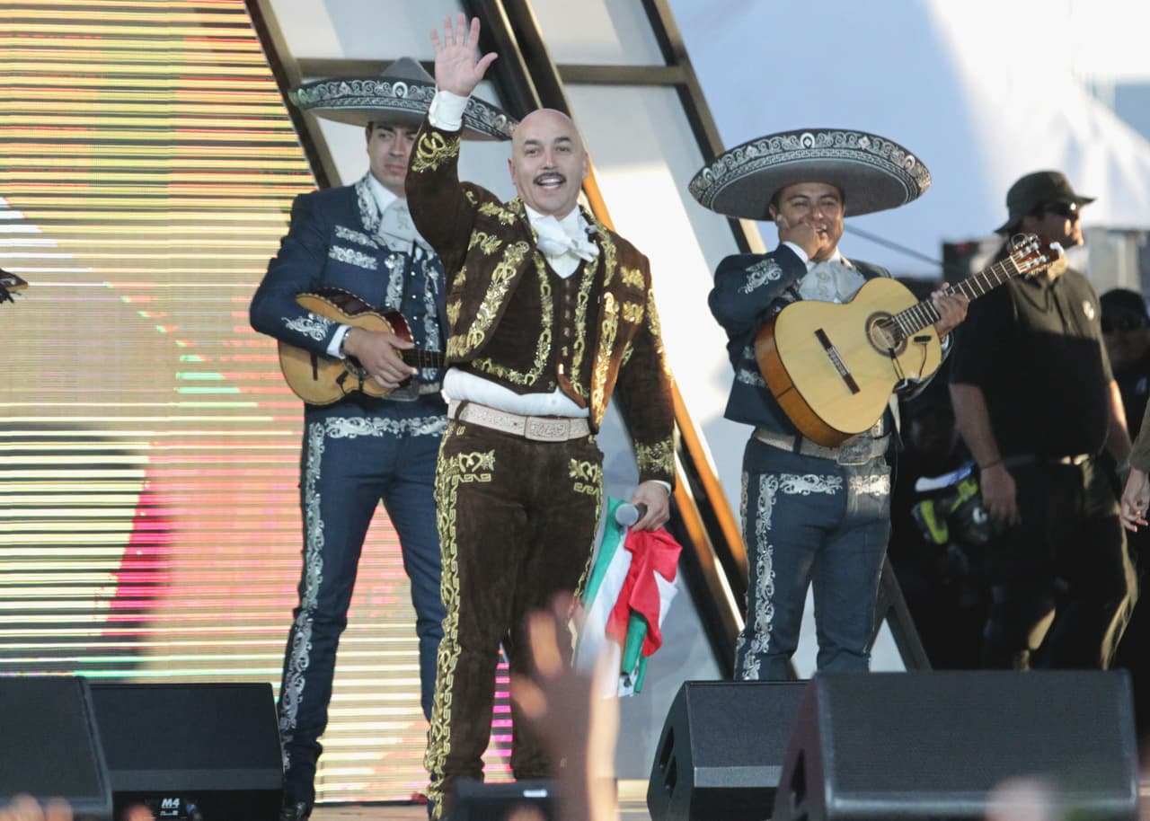 “Sí algún día se presentará ese proyecto, pues con mucho gusto. Yo me confío mucho. Yo estoy muy confiado en mí mismo, con mi talento y para hacer lo que quiera con cualquier persona”, 
<a href="https://www.univision.com/famosos/belinda-lupillo-rivera-trabajaria-christian-nodal" target="_blank">dijo Rivera</a>.