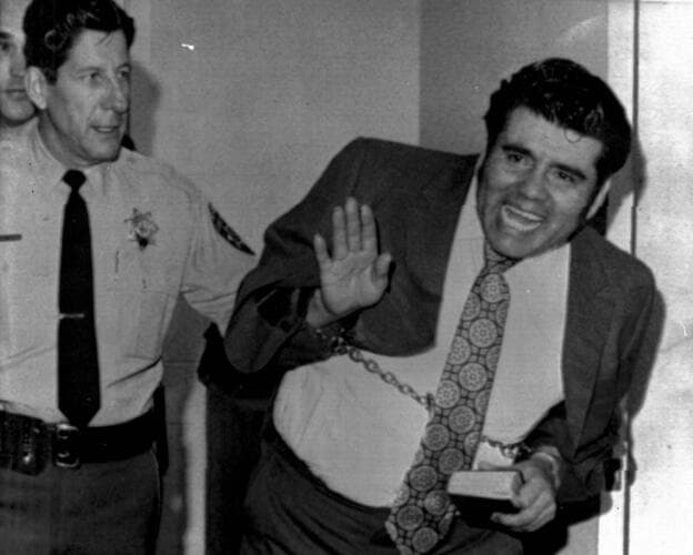 Uno de los asesinos más temidos del norte de California fue 
<a href="https://www.univision.com/local/los-angeles-kmex/muere-el-hispano-condenado-como-asesino-en-serie-condenado-por-la-muerte-de-25-personas-en-california-fotos#5bfbc7a00000" target="_blank">Juan Vallejo Corona</a>, quien construyó su fama criminal con 
<b>25 asesinatos </b>de trabajadores agrícolas en el condado de Sutter. 
<br>
<br>Los cuerpos de sus víctimas fueron enterrados en huertos en las orillas del río Feather, cerca de Marysville, en 1971. Vallejo Corona murió en 2019 cuando cumplía una condena de 
<b>25 cadenas perpetuas</b>.