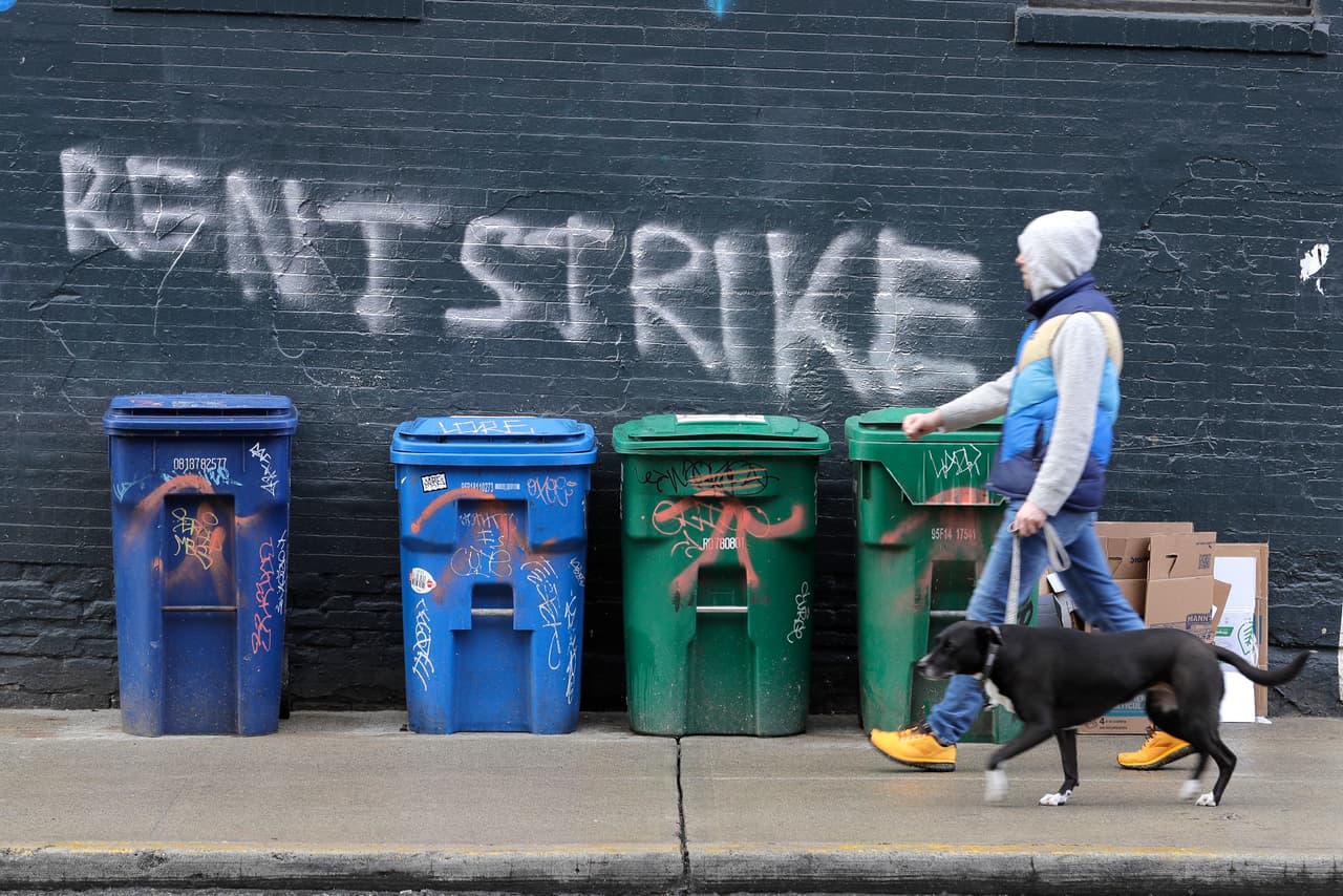 Millones de californianos continúan sin empleo debido a la pandemia de coronavirus y ha quedado claro que los apoyos económicos del gobierno estatal no son suficientes para cubrir las necesidades básicas de muchos residentes del estado, pero en muchos condados las moratorias contra desalojos al menos aseguran que los afectados por la crisis del covid-19 tendrán un techo sobre sus cabezas de forma temporal. A continuación, te explicamos cuáles están vigentes en cada condado del Área de la Bahía.