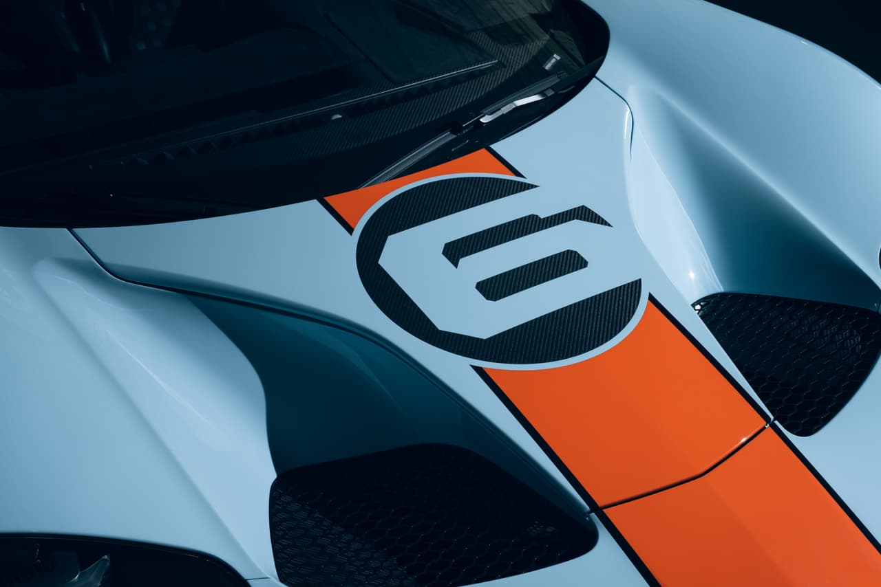 Según Ford, el motor V6 EcoBoost de 3.5 litros doble turbo que monta el GT 2020 ahora es capaz de rugir a 660 caballos de fuerza, es decir, 13 unidades más que la edición anterior.