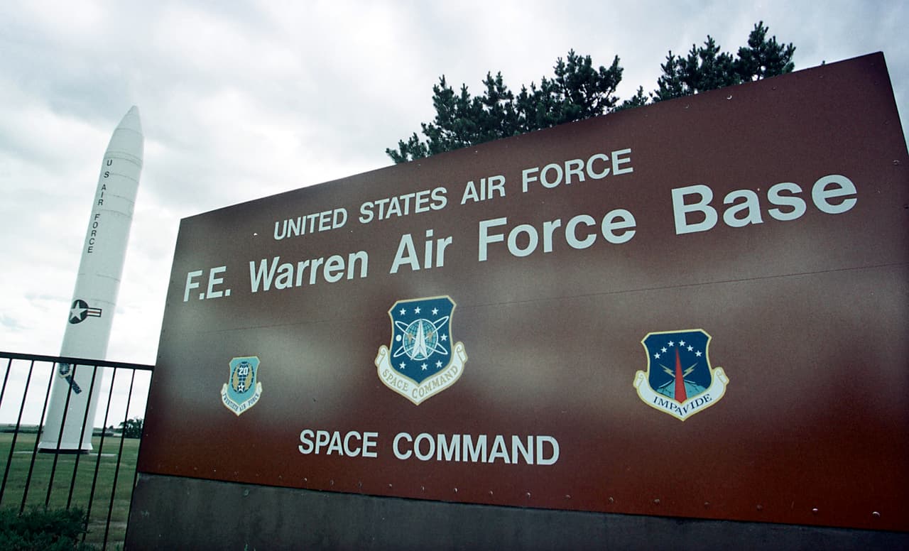 <h3 class="cms-H3-H3">14. Cheyenne, Wyoming</h3>
<br>
<br>☢️ 
<b>La ciudad se sitúa</b> a 3 millas de la base aérea de F. E. Warren.
<br>
<br>☢️ 
<b>Densidad de población: </b>2,019 por milla cuadrada. 
<br>
<br>☢️ 
<b>Estimación de muertes y heridos en caso de un ataque: </b>27,320 muertes, 36,550 heridos.
<br>
<br>☢️ 
<b>Sistema de prevención: </b>Cheyenne/Laramie County Emergency Management.
<br>