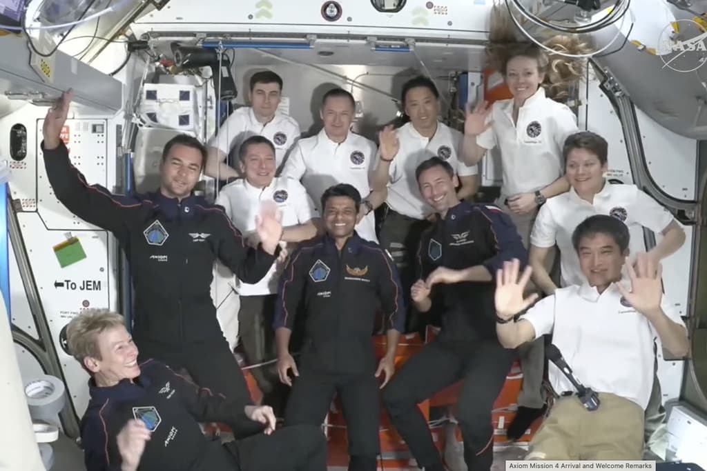 <b>Peggy Whitson lidera la nueva generación espacial: </b>La misión es comandada por la astronauta más experimentada de EE. UU., Peggy Whitson, quien representa el puente entre la era de la NASA y el auge de las misiones comerciales.