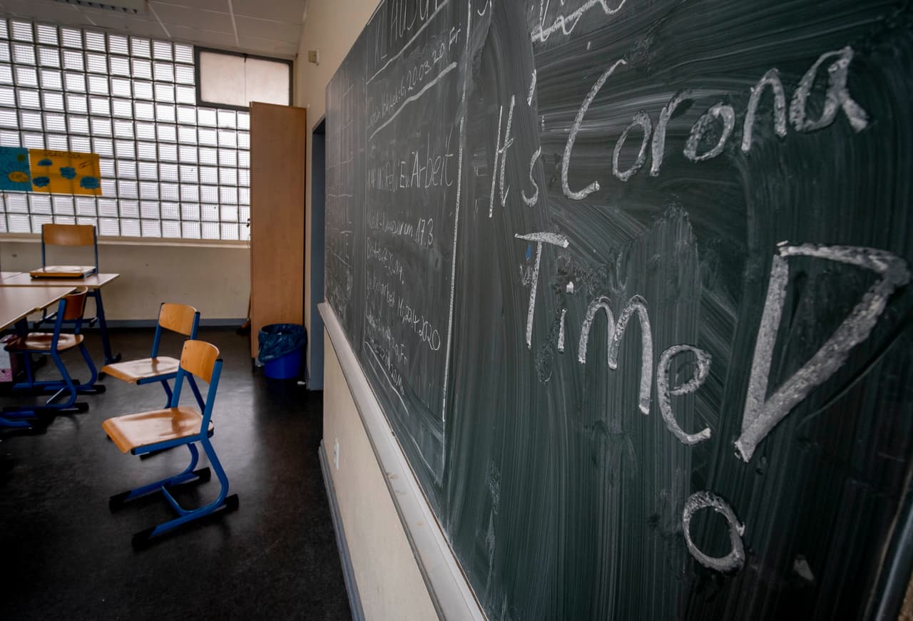 <b>4.- Escuelas vacías:</b>
<br>El cierre de las escuelas de California envió a casa más de 6,000,000 de estudiantes y al cierre del año, el regreso a las escuelas aún depende del control de la pandemia de coronavirus.
<br>