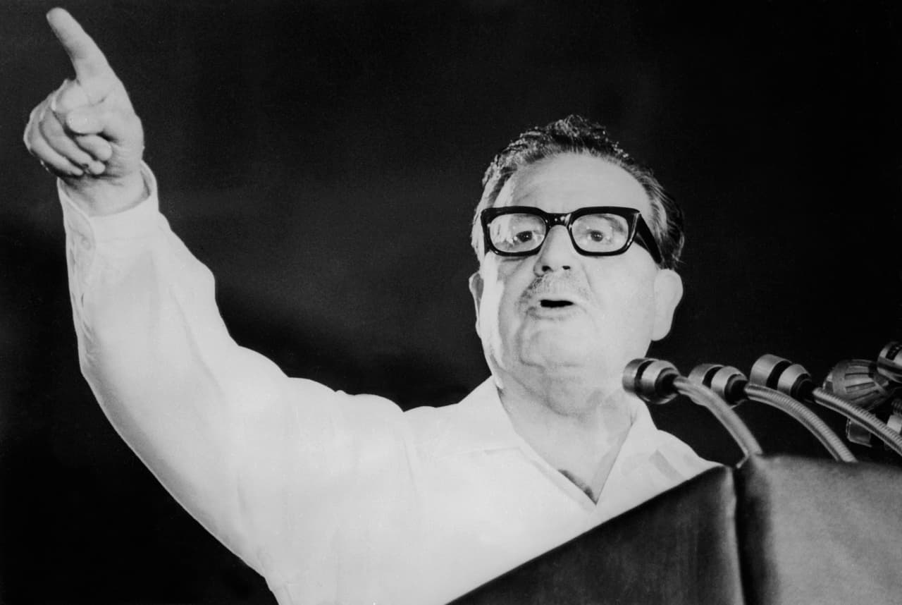 <h2 class="cms-H2-H2">8. 50 años del golpe de Estado contra Salvador Allende. </h2>
<br>
<br>El 11 de septiembre de 2023 se cumple medio siglo del golpe de Estado contra el presidente chileno Salvador Allende. El gobierno de Chile, ahora presidido por el izquierdista Gabriel Boric, de 36 años, presentará un nuevo proyecto de Constitución que, está previsto, se vote hacia el último trimestre del año, después de que el anterior 
<a href="https://www.univision.com/noticias/america-latina/referendum-chile-apruebo-rechazo-nueva-constitucion-progresista">fuera rechazado en las urnas en 2022</a>.