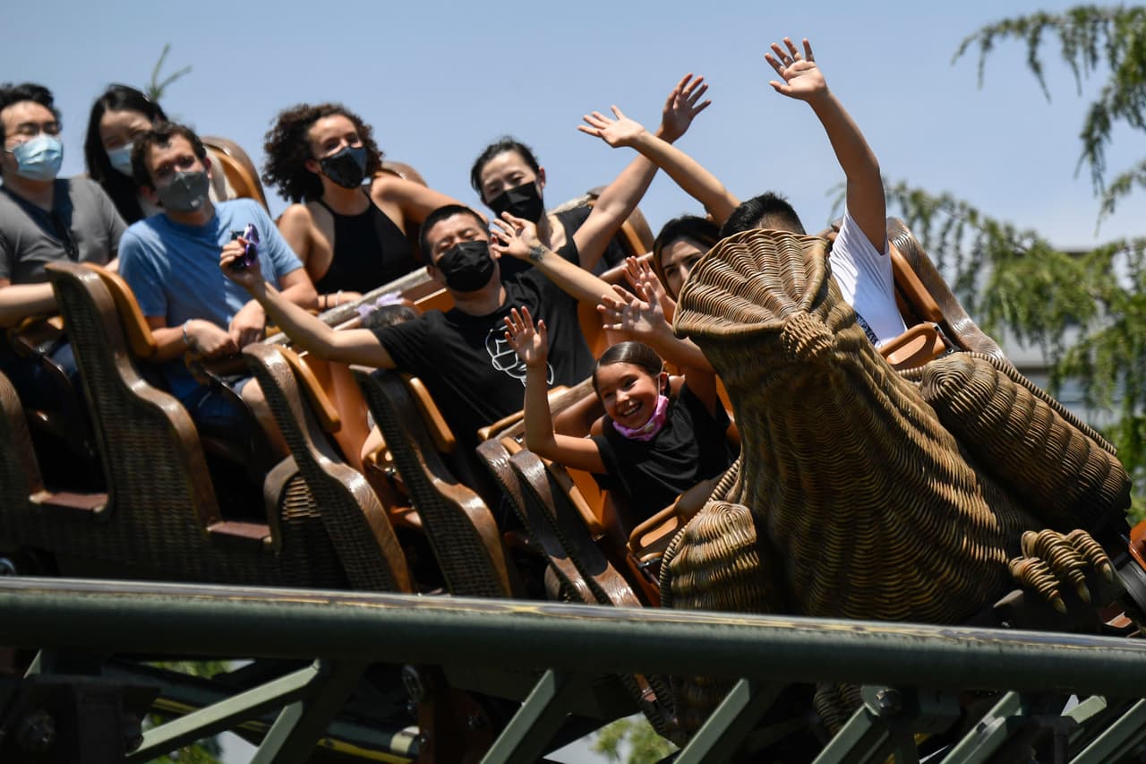 <h2 class="cms-H2-H2">8.- Universal Studios Hollywood</h2>
<br> 
<br>Uno de los parques de diversiones clásicos en California. En este lugar podrás disfrutar de atracciones de las muy famosas series de Harry Potter o vivir en Springfield, junto a los personajes de The Simpsons.
<br> 
<br>¿Cuánto vas a gastar? 
<b>La entrada cuesta $134 y el estacionamiento $34.</b>