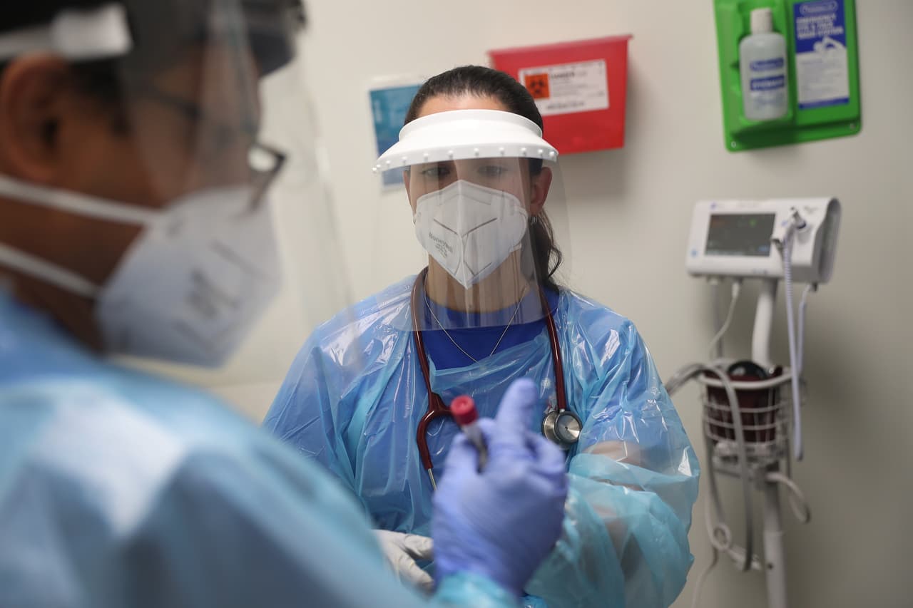 Fiscal general de Florida advierte de posibles estafas con la vacuna del coronavirus