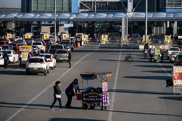 <b>Conducir a México: </b>Automóviles registrados en los Estados Unidos necesitan un permiso temporales para poder conducir más allá de las zonas fronterizas en México. 
<br>
<br>Los permisos se aplican cuando se conduce aproximadamente 20 kilómetros hacia México.