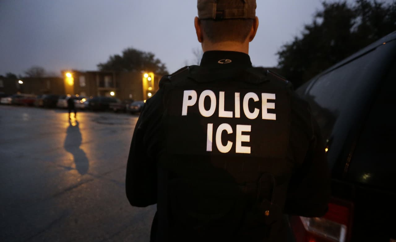 Trump sugiere que inmigrantes con delitos tienen "malos genes" y culpa falsamente al gobierno de Biden de su liberación