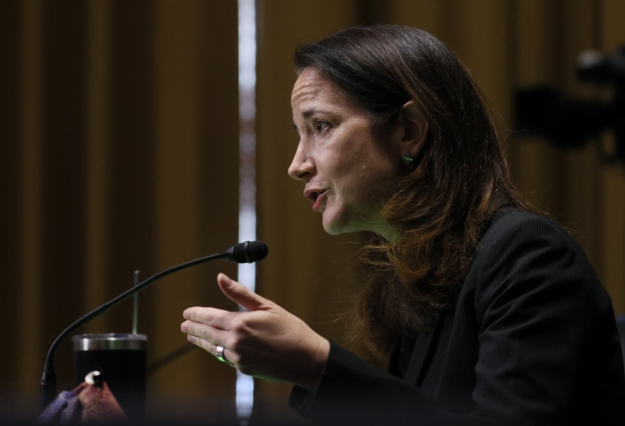 Avril Haines habla durante su audiencia de confirmación ante el Comité de Inteligencia del Senado para ser directora de inteligencia nacional.
