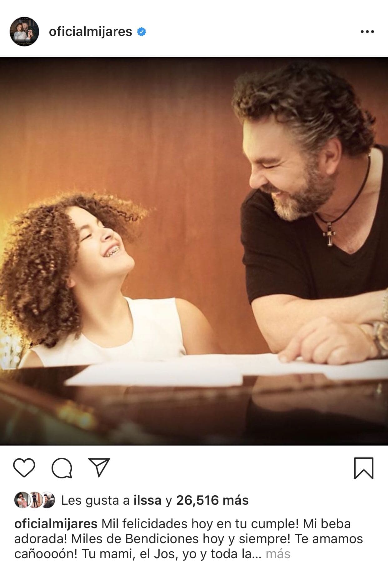 "No veo en ella una inquietud de 
<b><a href="https://www.univision.com/famosos/mijares-no-la-quiere-en-un-escenario-pero-su-hija-lucerito-se-luce-en-un-colegio-de-eeuu-fotos">querer ser cantante</a></b>, o sea sí veo en ella una inquietud, sí, de algo que esté dentro de la música, producción o no sé, no sé, pero así de que ella quiera cantar, así de que nos diga: 'oye llévame a concursar', o algo, no", dijo.
<br>