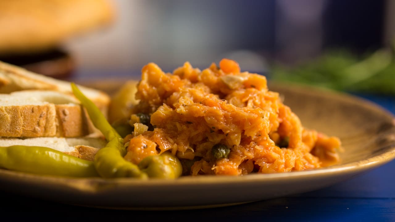 Bacalao a la vizcaína con sus inseparables chiles güeros, #ComoEnCasa.