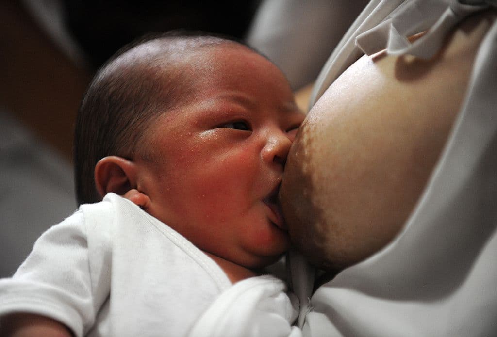 Un cambio de paradigma en la lactancia de personas con VIH: pediatras estadounidenses revierten una antigua política