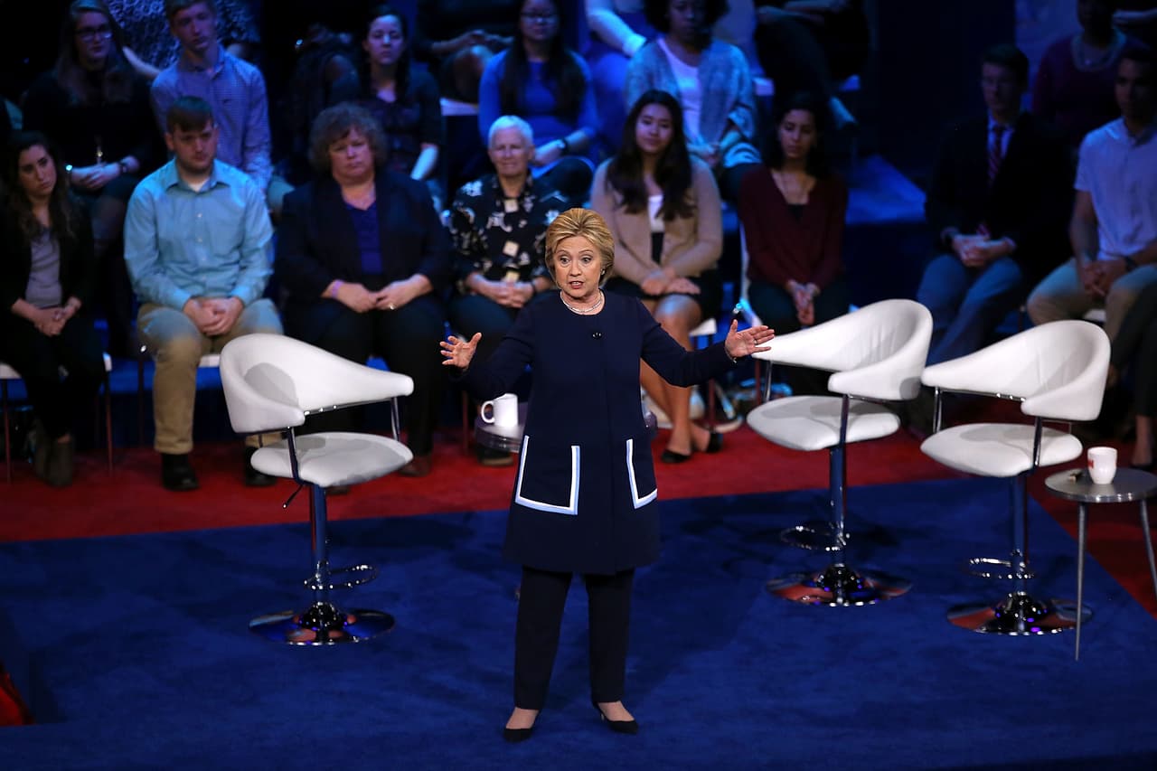 La presidenta del Partido Demócrata en la mira por supuesta filtración de Wikileaks que muestra que favoreció a Clinton encima de Sanders