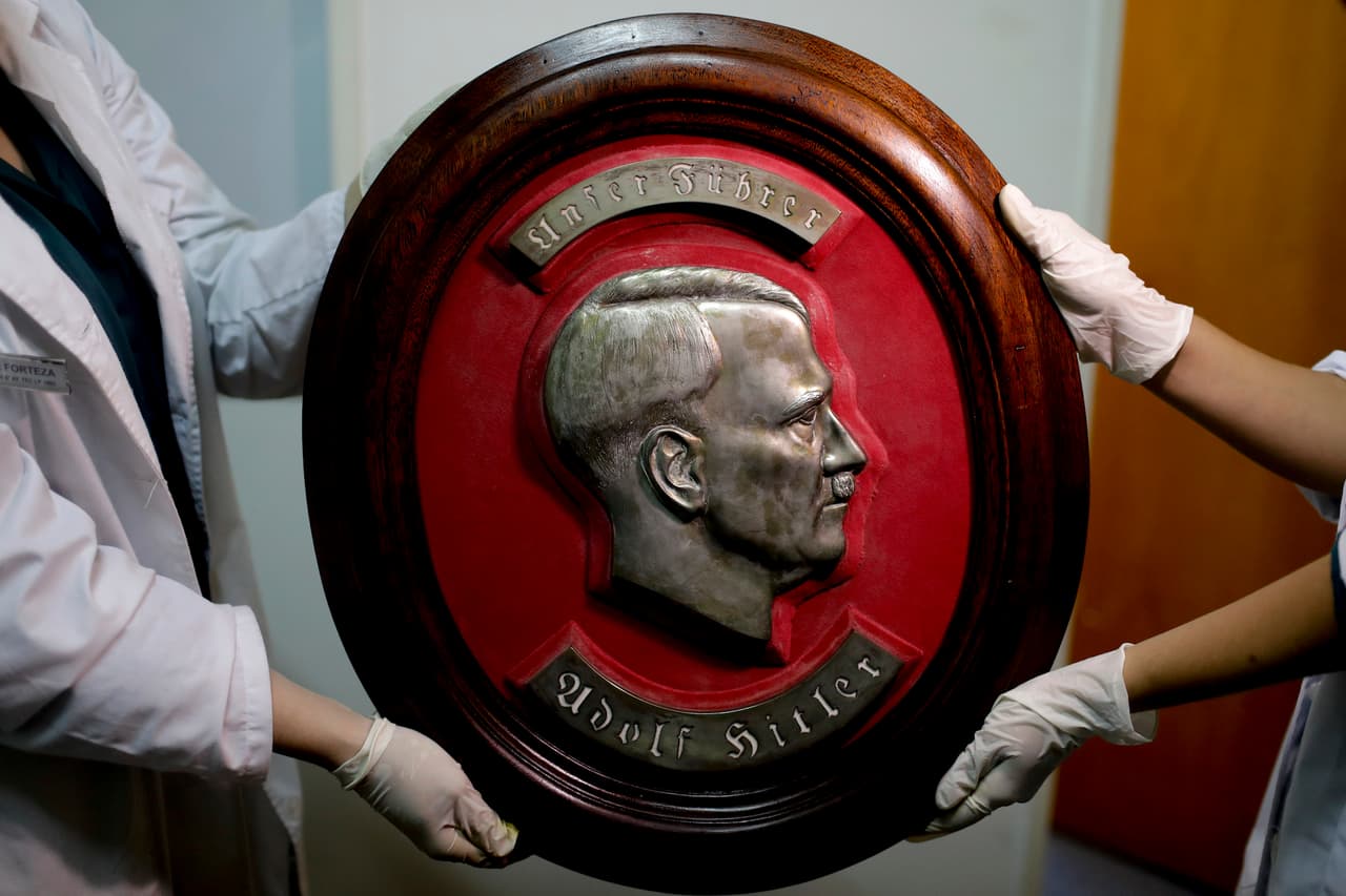 El busto del Führer Adolf Hitler.