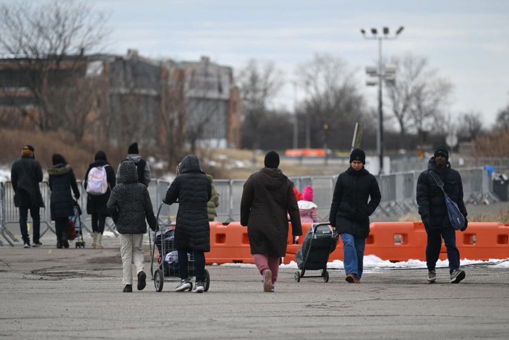 La administración municipal espera garantizar el financiamiento estatal para albergar a las familias migrantes en otras ubicaciones antes de anunciar oficialmente el cierre.