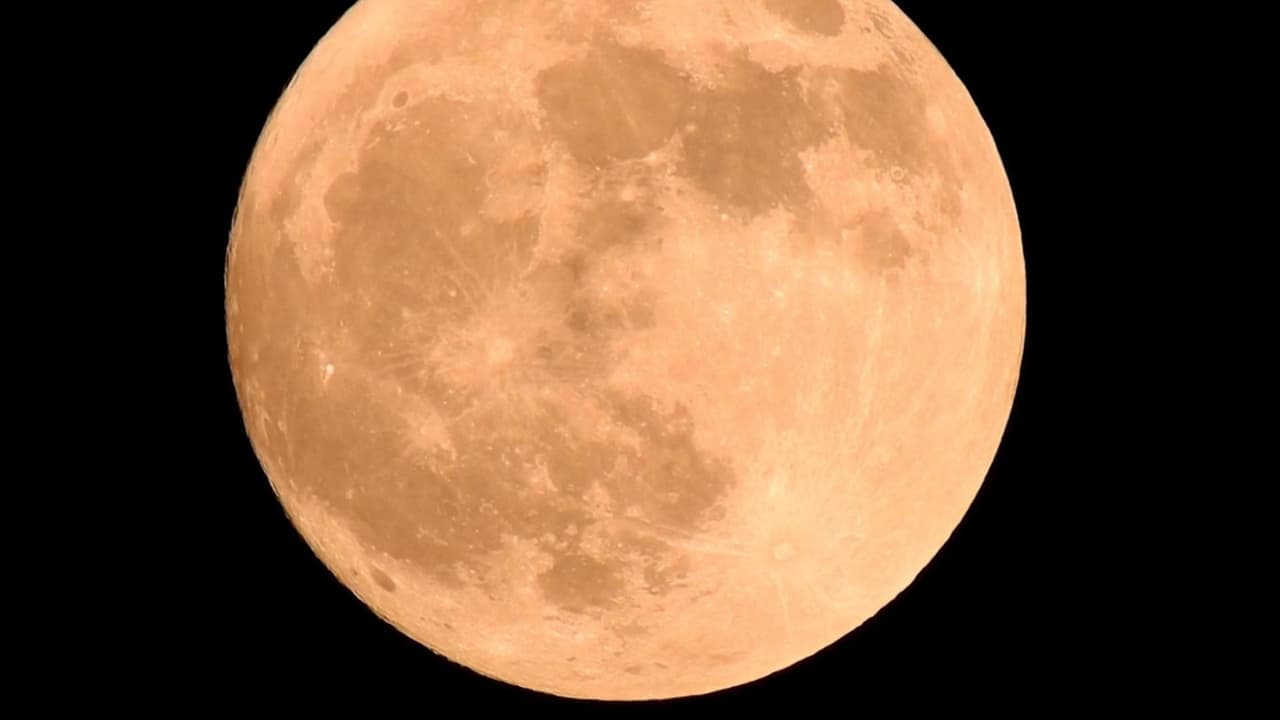 La última superluna del año viene a "estropearnos" la lluvia de estrellas