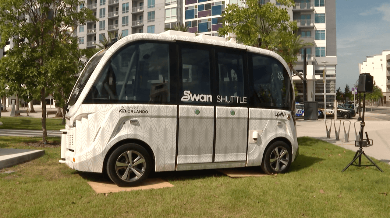Así es el shuttle sin conductor que comienza a circular en Orlando