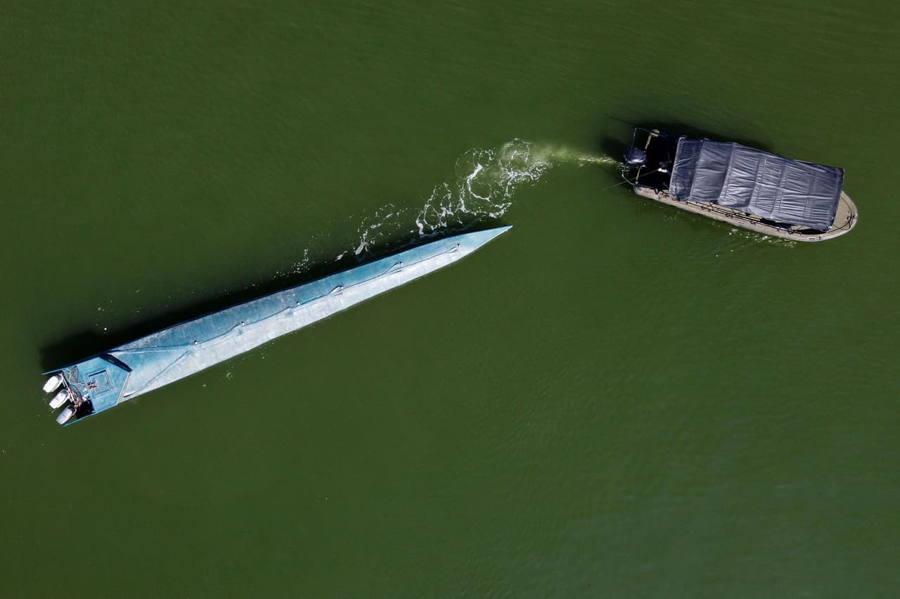 <b>Un narcosubmarino capturado en las costas de Colombia</b>
<br>
<br>Este submarino estaba cargado de paquetes de cocaína y tenía como destino las costas de México. Fue atrapado en Buenaventura, departamento del Valle del Cauca, Colombia, el 21 de marzo. Según las autoridades, 
<a href="https://www.univision.com/noticias/narcosubmarinos-viaje-al-fondo-del-mal"><u>pertenecía a un grupo armado disidente de las FARC</u></a>.
<br>