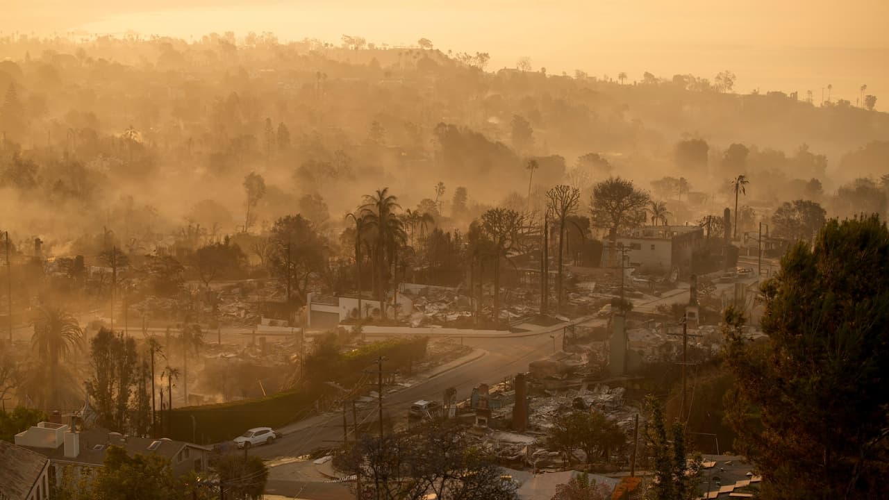 Tiempo extremo en Los Ángeles: nueva advertencia roja por vientos de Santa Ana y peligro de incendios